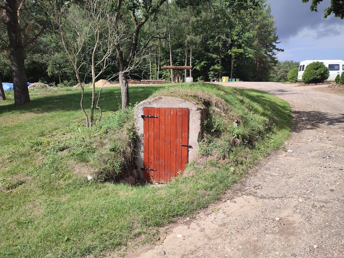 Czas na piwniczki, spiżarnie i jabłka na dachu szafy