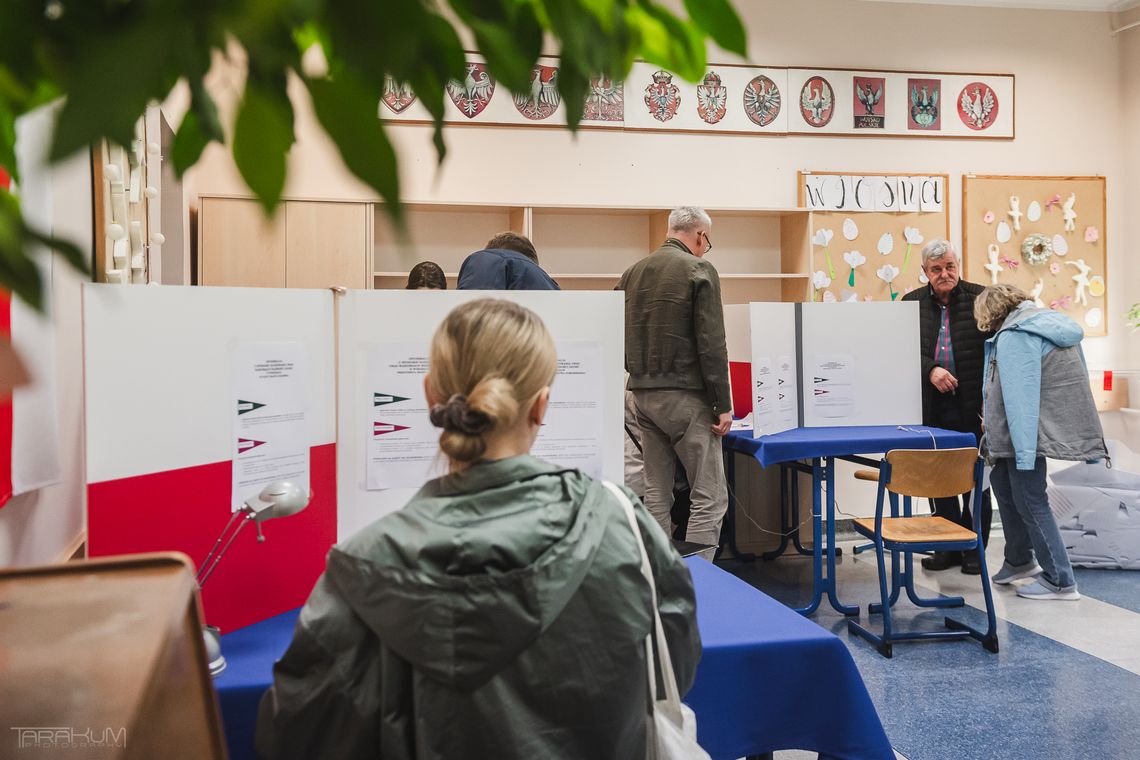 Czy można głosować na L4? Sprawdź, czy ZUS nie cofnie ci zasiłku chorobowego