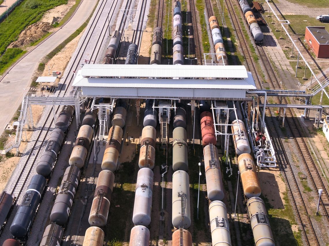 PERN rozbudowuje bazę w Dębogórzu. Nowe zbiorniki do tankowania cystern kolejowych