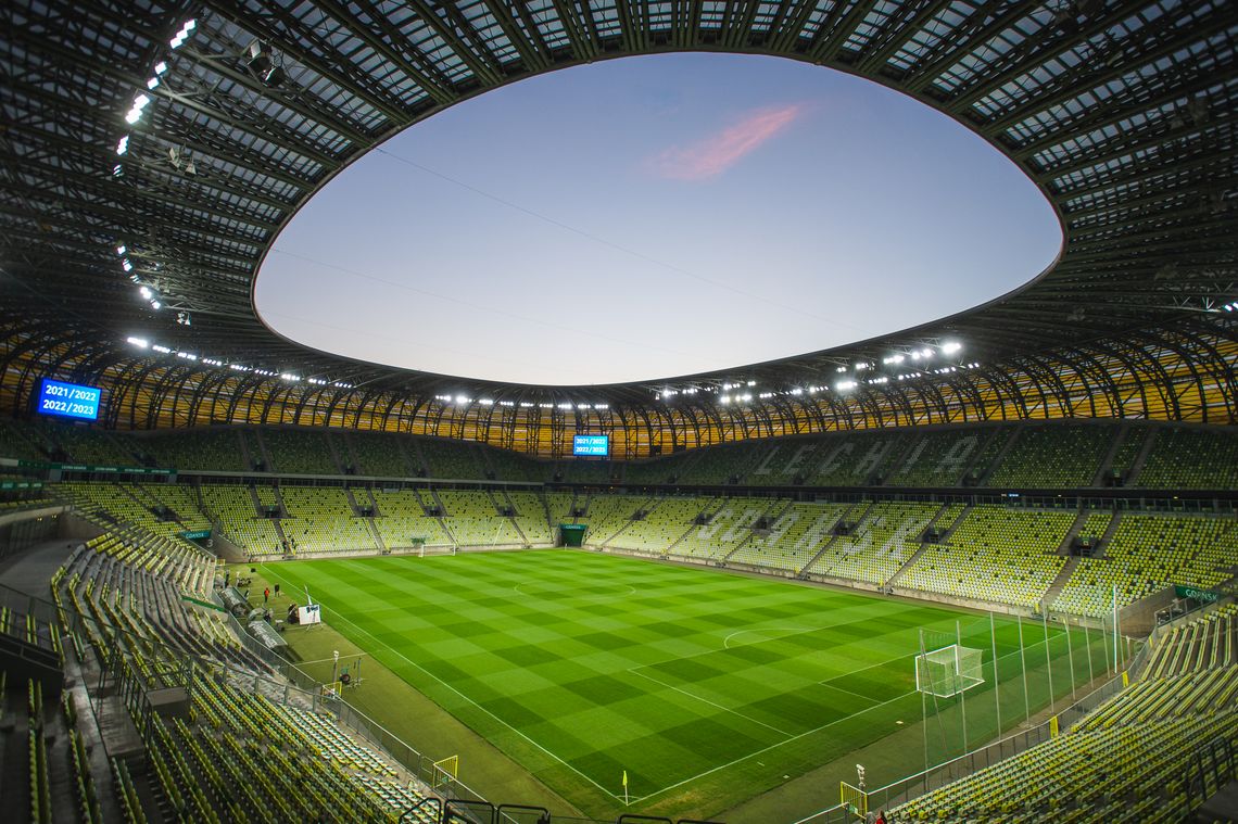 Derby Trójmiasta bez kibiców Lechii w Gdyni. Ale w Gdańsku stanie telebim