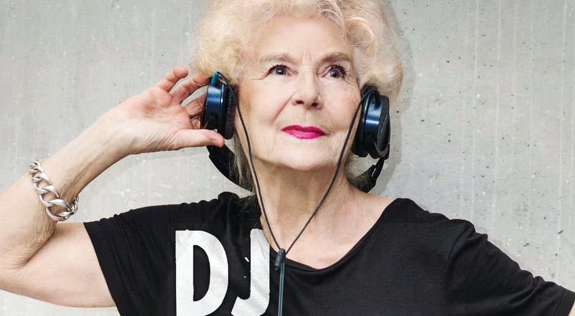 DJ Wika prosi do tańca. Jak najstarsza didżejka w Polsce rozkręciła Sopockie Spotkania Kobiet
