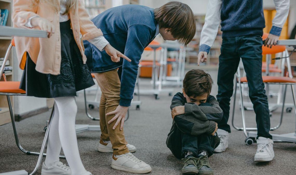 Dlaczego rośnie przemoc rówieśnicza w szkołach? Psychiatra: to wina dorosłych Dlaczego rośnie przemoc rówieśnicza w szkołach? Psychiatra: to wina dorosłych