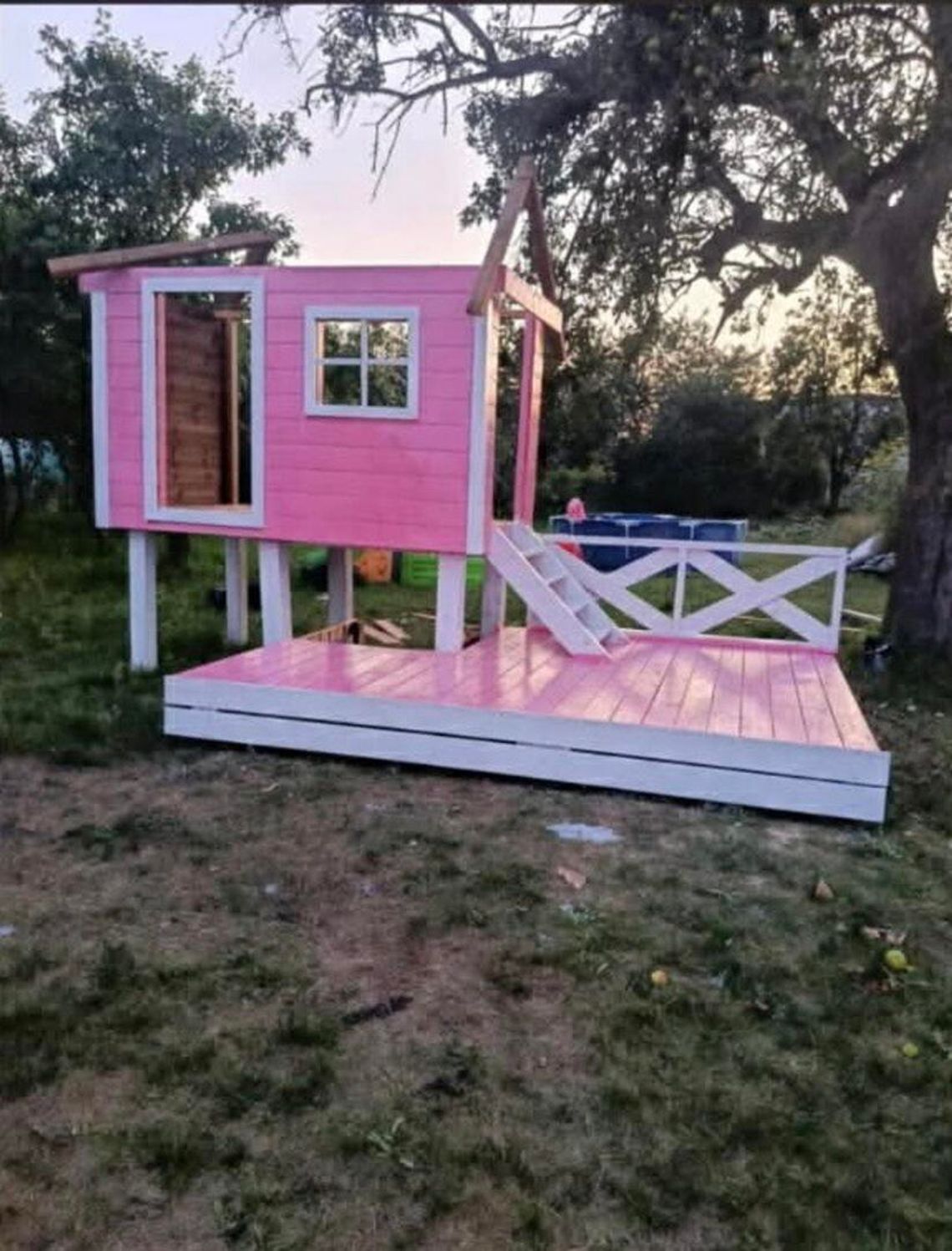 Tczew: Ukradł drewniany domek sąsiada, porąbał i spalił w piecu