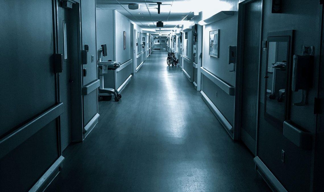 Dramat w Wejherowie! Dwóch pacjentów wypadło przez okno. Jeden po drugim