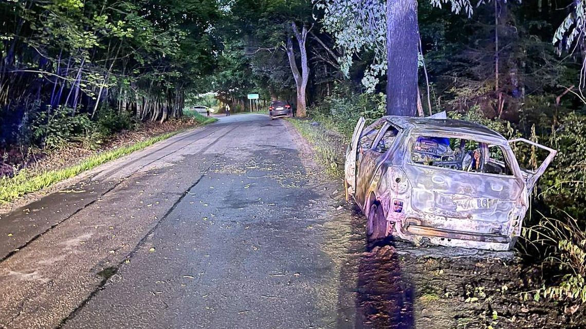 Dramatyczny wypadek na Pomorzu! Auto stanęło w płomieniach, kierowcę uratował świadek Dramatyczny wypadek na Pomorzu! Auto stanęło w płomieniach, kierowcę uratował świadek