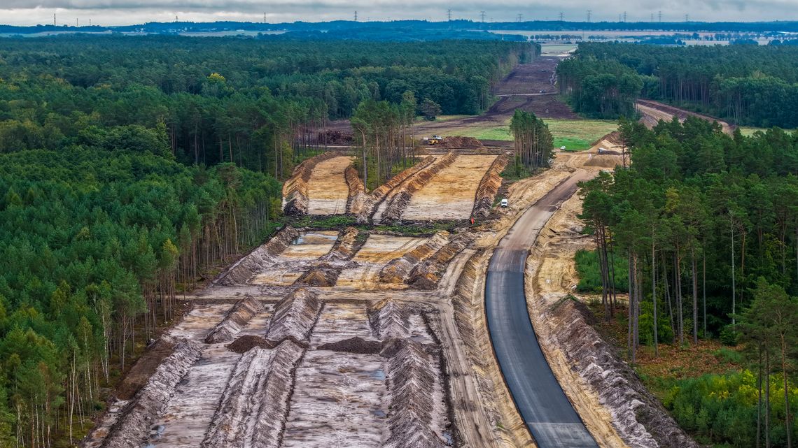 Drogi, kolej i energetyka. Jak postępują przygotowania infrastruktury dla elektrowni jądrowej na Pomorzu? DK69 w budowie