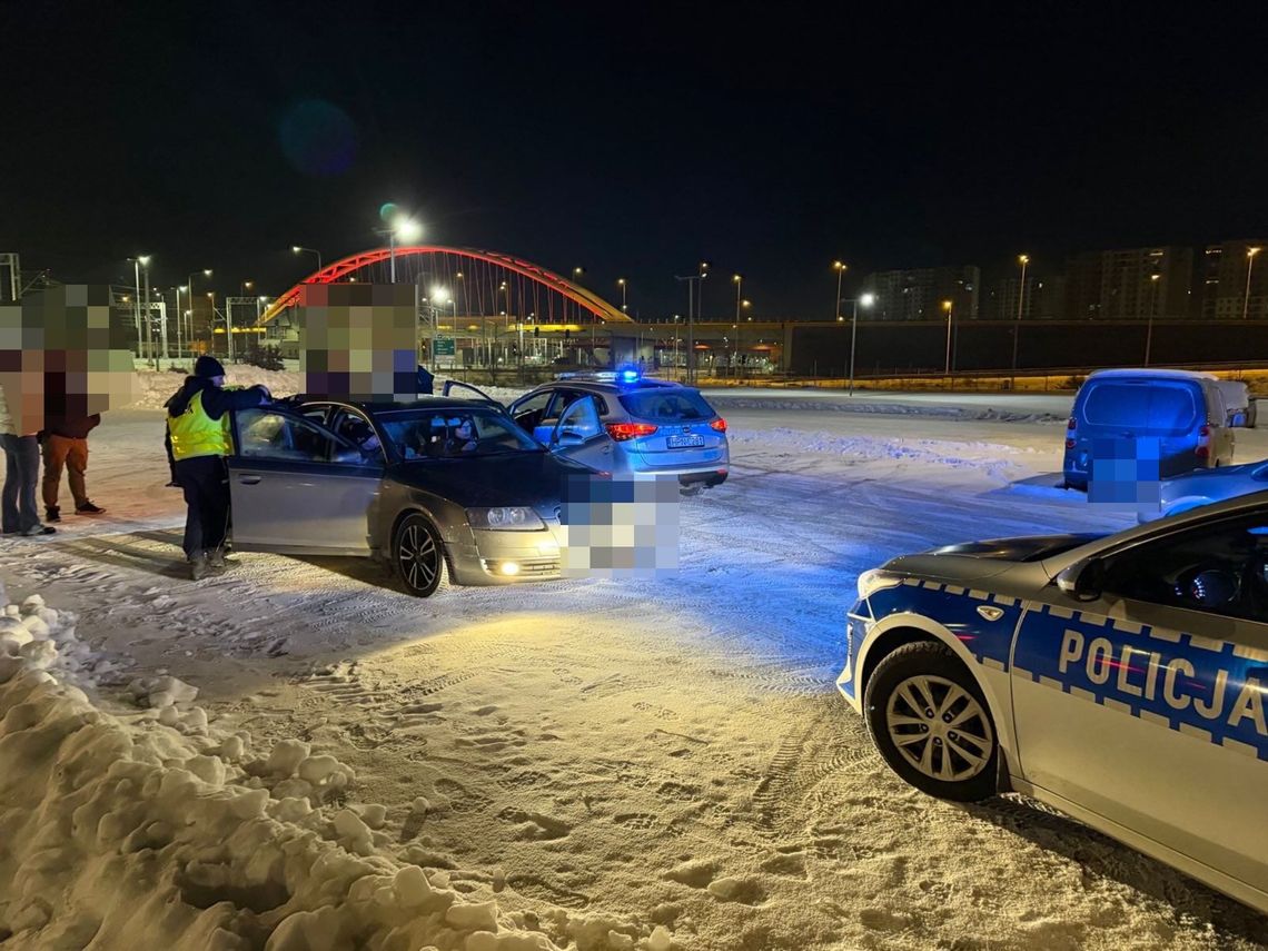 Nocna akcja pseudokibiców przerwana przez policję. Mieli spraye i kominikarki Pomorze: Nocna akcja pseudokibiców przerwana przez policję. Mieli spraye i kominikarki