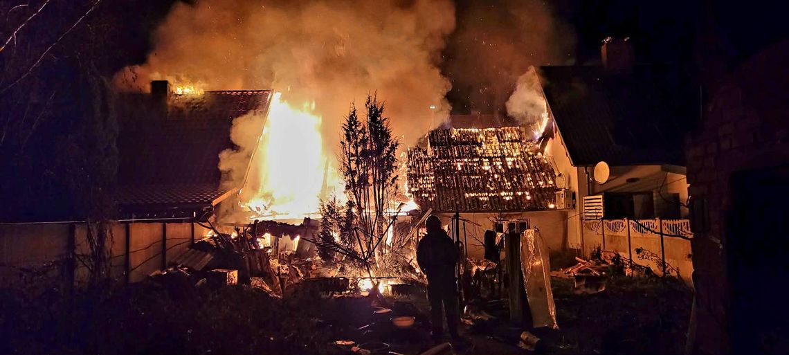 Tragiczna noc na Pomorzu! Dwa groźne pożary, nie żyje jedna osoba