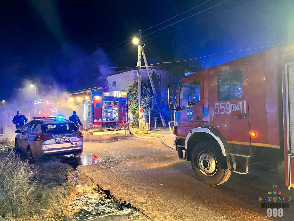 Tragiczny pożar w domu jednorodzinnym w Rumi. Nie żyją dwie osoby pożar w Rumi dwie ofiary śmiertelne
