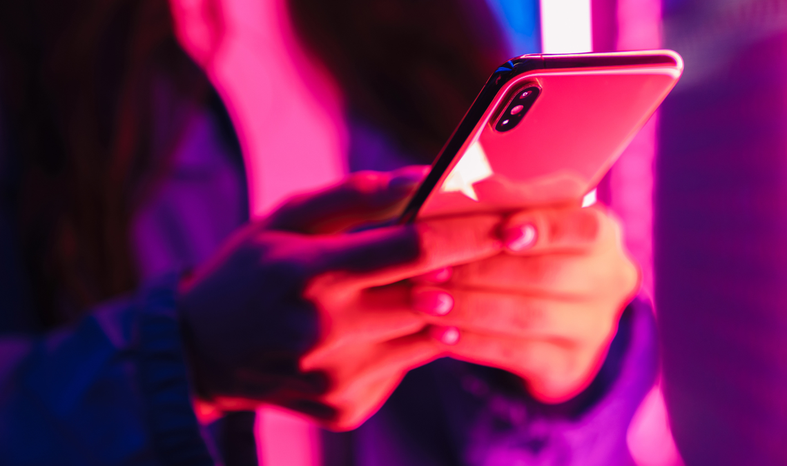 Dzieci oglądają w sieci pornografię. KE pozywa Polskę przez weto prezydenta