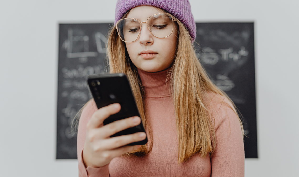 Dzieci ryzykują życie dla popularności w sieci. Policja alarmuje