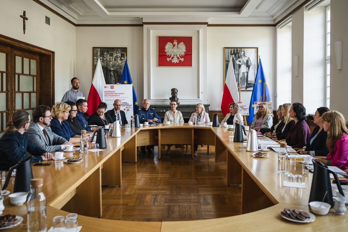 „Dzieciństwo bez Przemocy”. W Gdańsku podpisano symboliczny „Manifest” „Dzieciństwo bez Przemocy” - w Gdańsku podpisano symboliczny „Manifest”