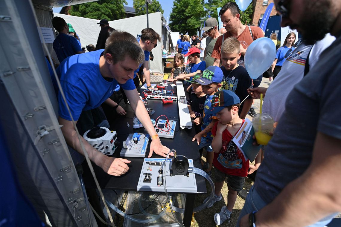 Eksperymenty, pokazy i warszaty. Piknik Naukowy Fahrenheita wkrótce w Hevelianum Eksperymenty, pokazy i warszaty. Piknik Naukowy Fahrenheita wkrótce w Hevelianum