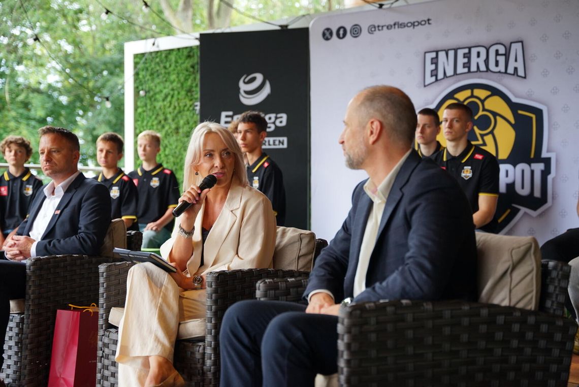 Magdalena Marszałkowska z Energi i Marek Wierzbicki z Trefla podczas konferencji prasowej dotyczącej nowego sponsora tytularnego