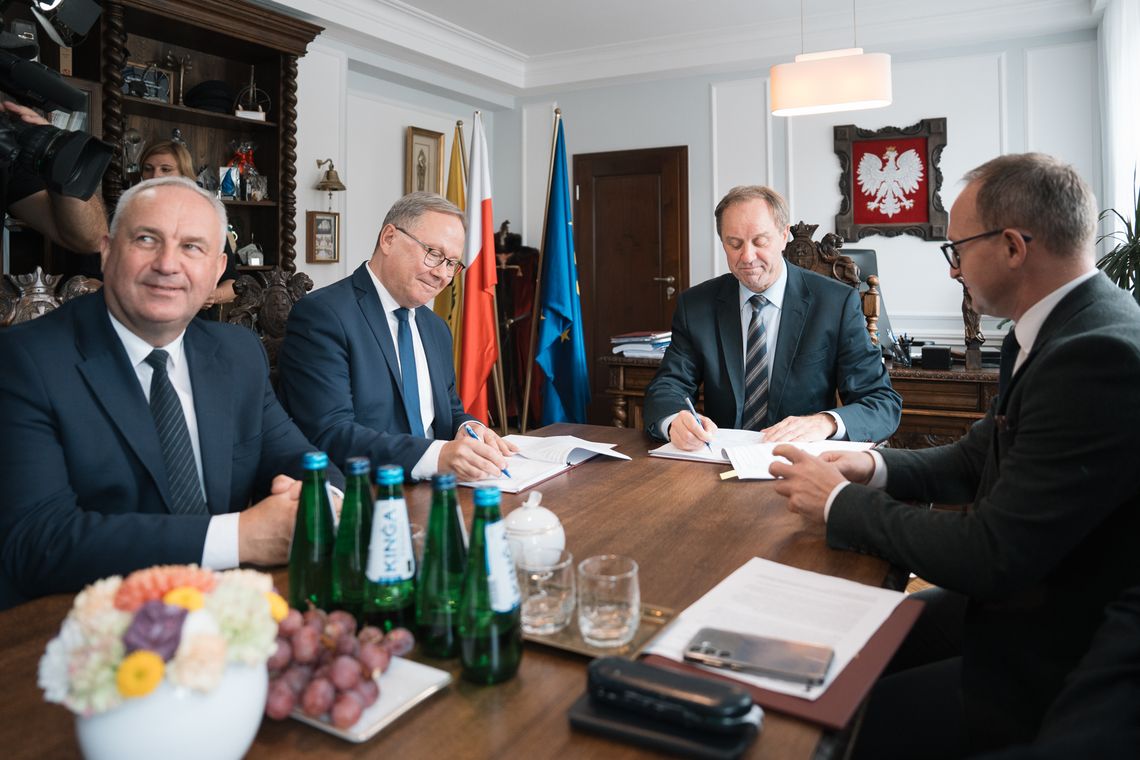 podpisanie umów na inwestycje poprawiające efektywność energetyczną w Starogardzie Gdańskim i Chmielnie