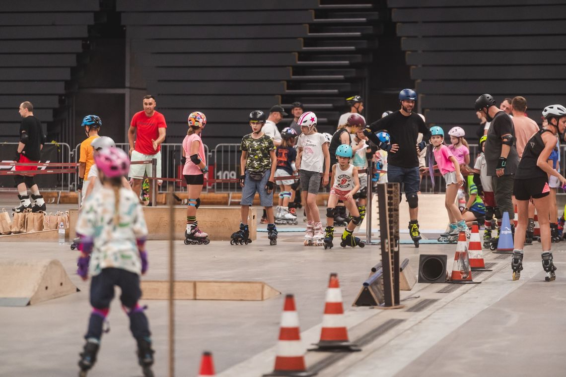 Ergo Arena świętuje 15-lecie i zaprasza na RolkoDisco w klimacie lat 80.