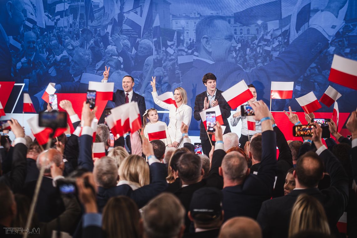 Euforia w sztabie Karola Nawrockiego. Najważniejsi politycy PiS w gdańskiej sali BHP
