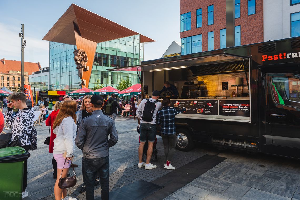 Festiwal food trucków, czyli kulinarna podróż dookoła świata