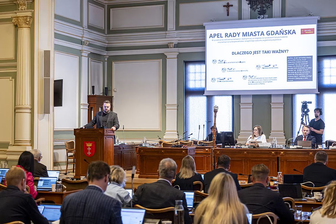 Gdańscy radni, przy sprzeciwie klubu PiS, przyjęli apel przeciwko nienawiści i przemocy Gdańscy radni, przy sprzeciwie klubu PiS, przyjęli apel przeciwko nienawiści i przemocy