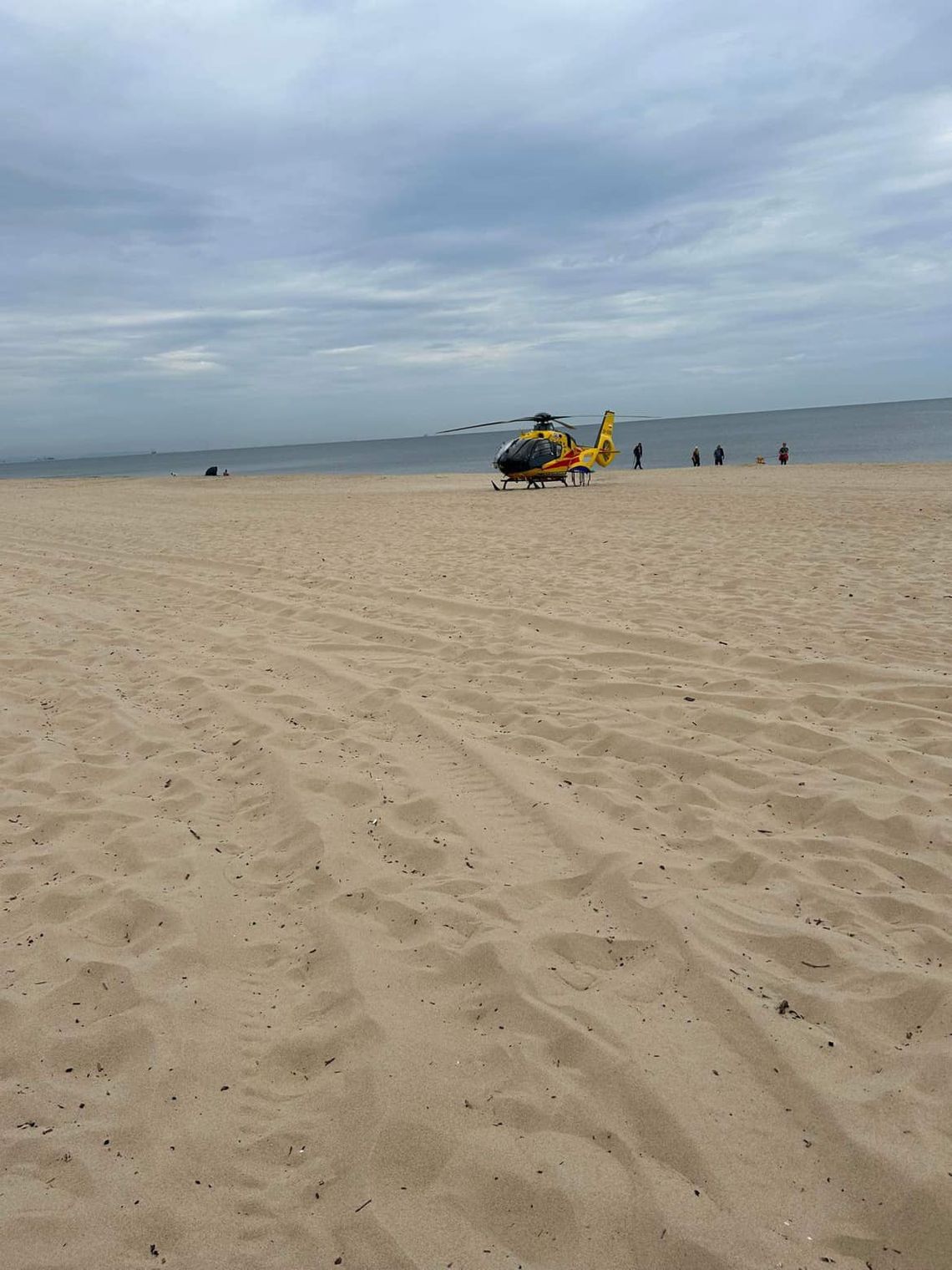 akcja ratunkowa na plaży w Gdańsku Sobieszewie