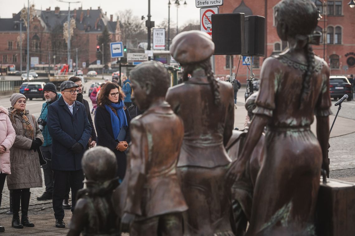 Gdańsk: Dzień Pamięci o Ofiarach Holokaustu. Obchody przy Pomniku Kindertransportów