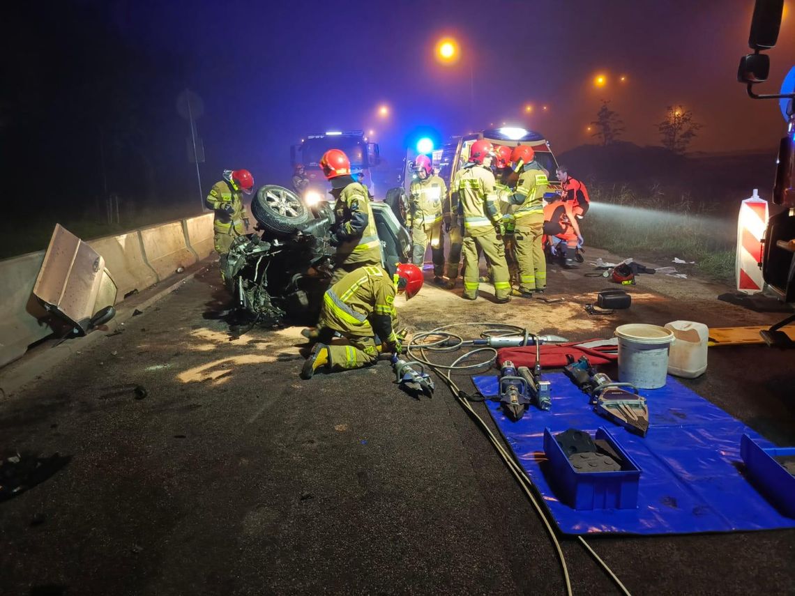 Groźne dachowanie na Sucharskiego w Gdańsku. Cztery młode osoby ranne