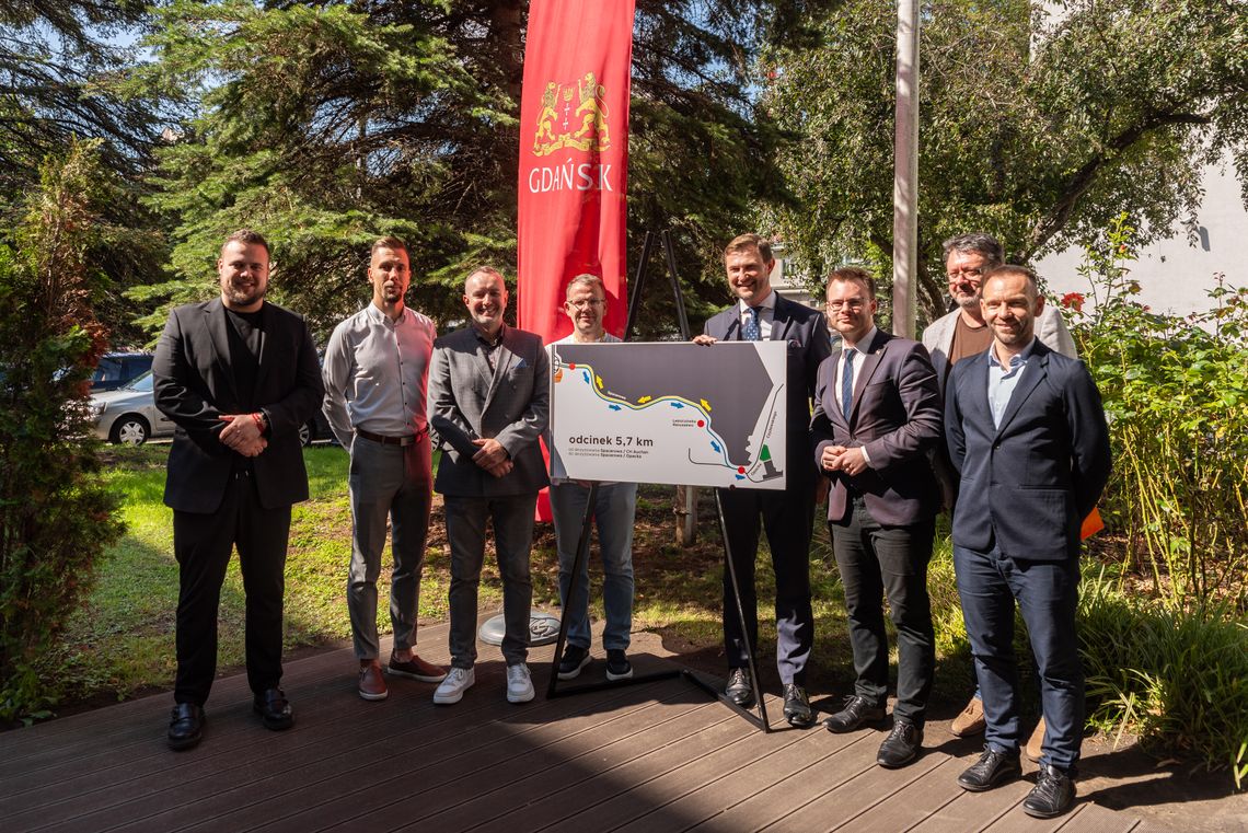 Gdańsk: Jest ostateczna decyzja ws. ul. Spacerowej. Powstaną dwa buspasy konferencja prasowa, na której poinformowano o ostatecznym wariancie buspasów na ul. Spacerowej w Gdańsku