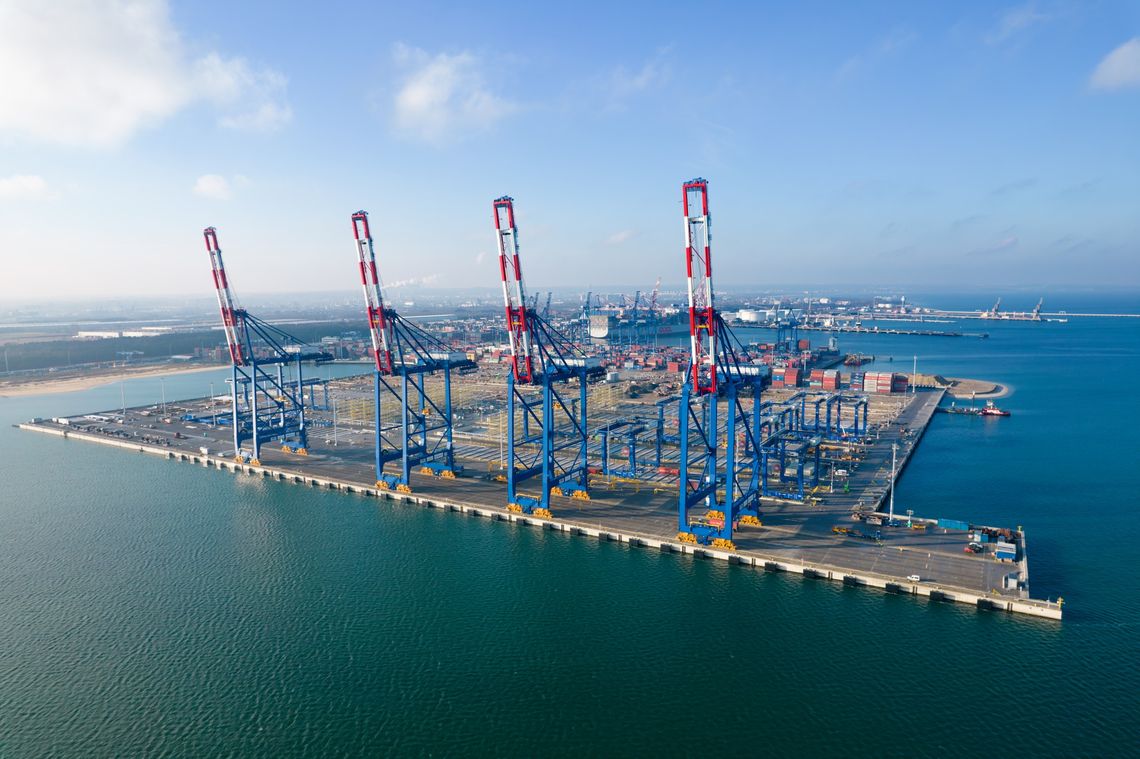 Gdańsk: Nowe suwnice w Baltic Hub gotowe do pracy. Kolejne już płyną Baltic Hub, T3, Gdańsk