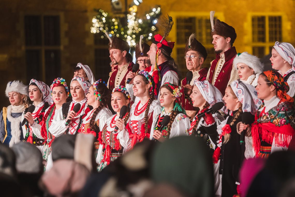 Gdańsk: Rozświetlony wigilijny stół na Długim Targu