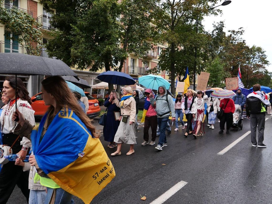 Gdańsk solidarny z Ukrainą. Uroczystości i przemarsz ulicami miasta Gdańsk solidarny z Ukrainą. Uroczystości i przemarsz ulicami miasta