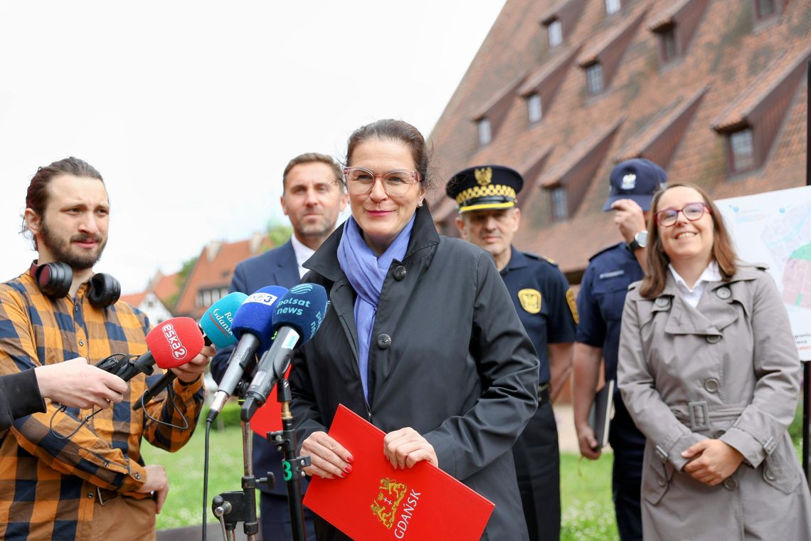 Aleksandra Dulkiewicz podczas konferencji o bezpieczeństwie w Śródmieściu Gdańska