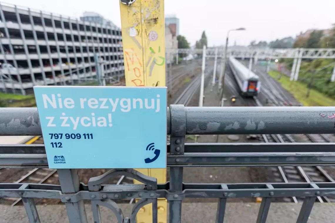 Tabliczka „Nie rezygnuj z życia” prawdopodobnie sprawiła, że w porę dotarła pomoc Tabliczka „Nie rezygnuj z życia” prawdopodobnie sprawiła, że w porę dotarła pomoc