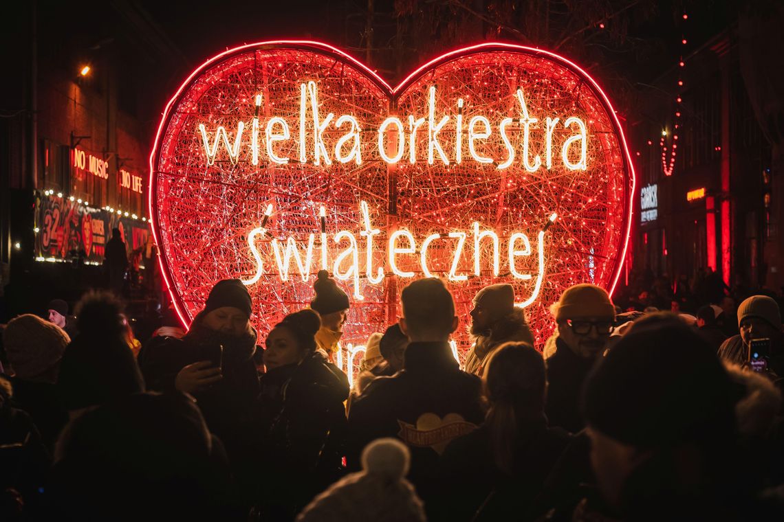 Gdańsk: Ukradli puszkę WOŚP, alkohol i papierosy. Wpadli w tramwaju