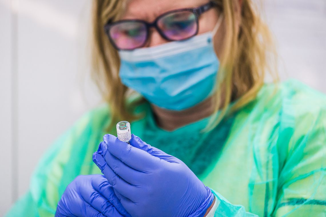 „Gdańsk Wybiera Zdrowie”. Kwiecień pod znakiem profilaktyki i szczepień pielęgniarka, szczepienie, zdjęcie ilustracyjne