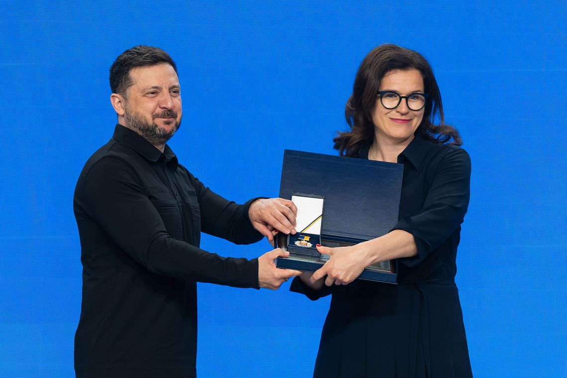 Gdańsk wyróżniony przez Ukrainę. Prezydent odebrała nagrodę z rąk Wołodymyra Zełenskiego Gdańsk wyróżniony przez Ukrainę. Prezydent odebrała nagrodę z rąk Zełenskiego