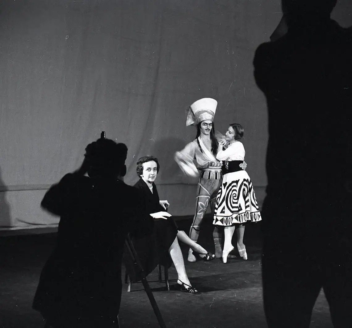 Janina Jarzynówna podczas próby kostiumowej baletu „Harnasie” w Operze Bałtyckiej, 1960 r.