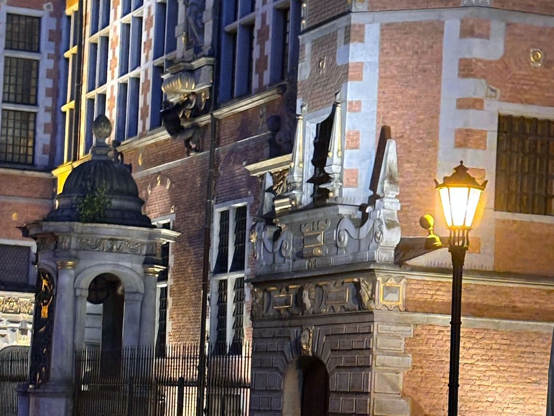 Gdańsk: Mężczyzna spadł ze Zbrojowni po próbie wspinaczki