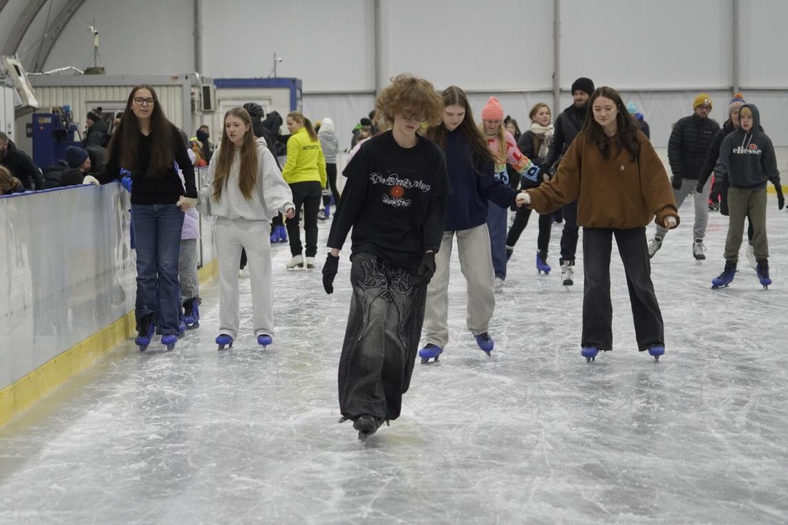 Gdańskie lodowisko w nowej odsłonie już działa! Nowa hala namiotowa i cennik Gdańskie lodowisko w nowej odsłonie już działa! Nowa hala namiotowa i cennik