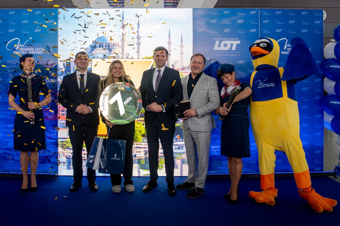 Gdańskie lotnisko pęka w szwach! 7 mln pasażerów i wielkie plany na 2026 rok rekordowa pasażerka lotnisko Gdańsk 2025