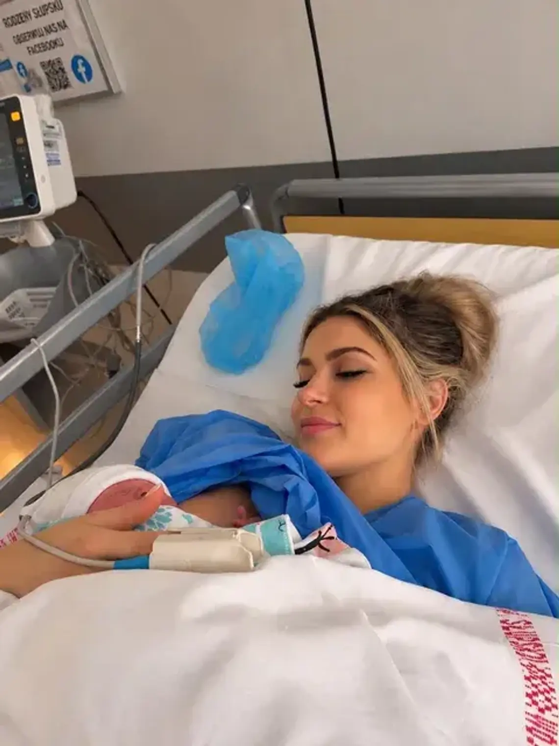 Gdy więzień zostaje ojcem. Z zakładu karnego do szpitala, żeby kangurować córeczkę Sara z córeczką w szpitalu