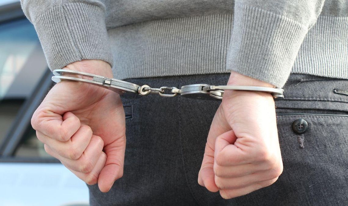 Gdynia: Agresywni nastolatkowie zaatakowali przechodniów i policjanta