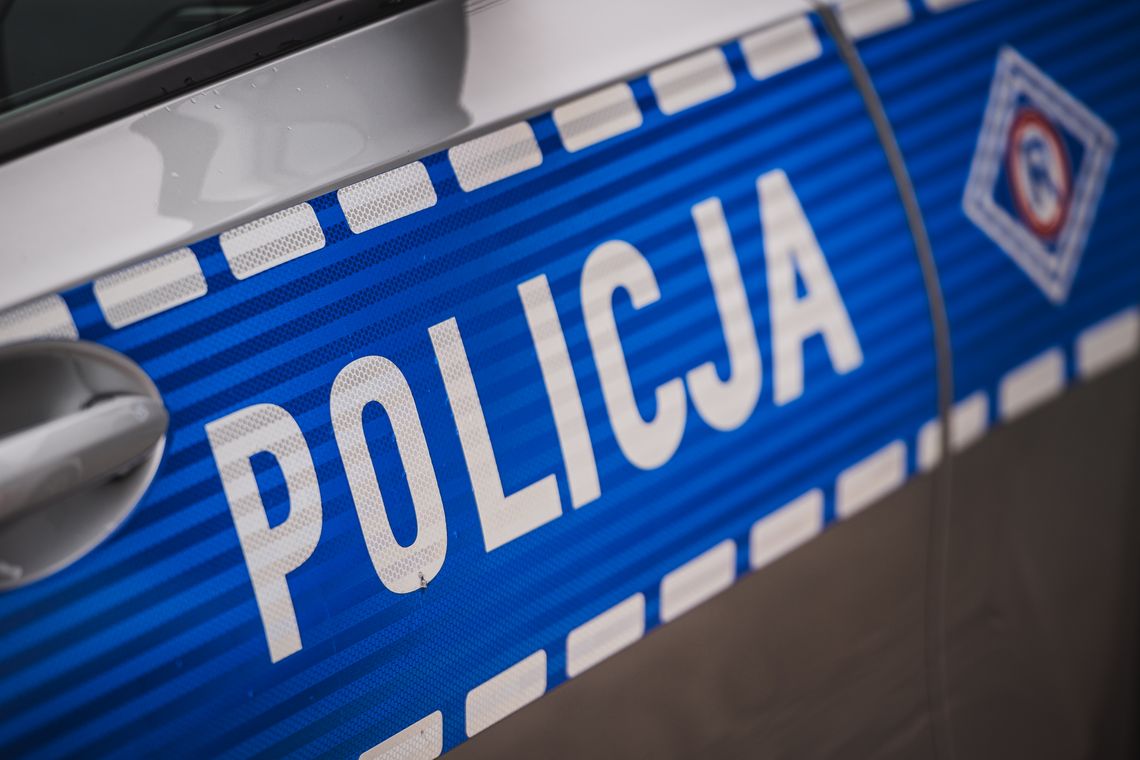 Gdynia: Dokonał rozboju, ale już po trzech godzinach trafił na „dołek” policja, radiowóz, zdjęcie ilustracyjne