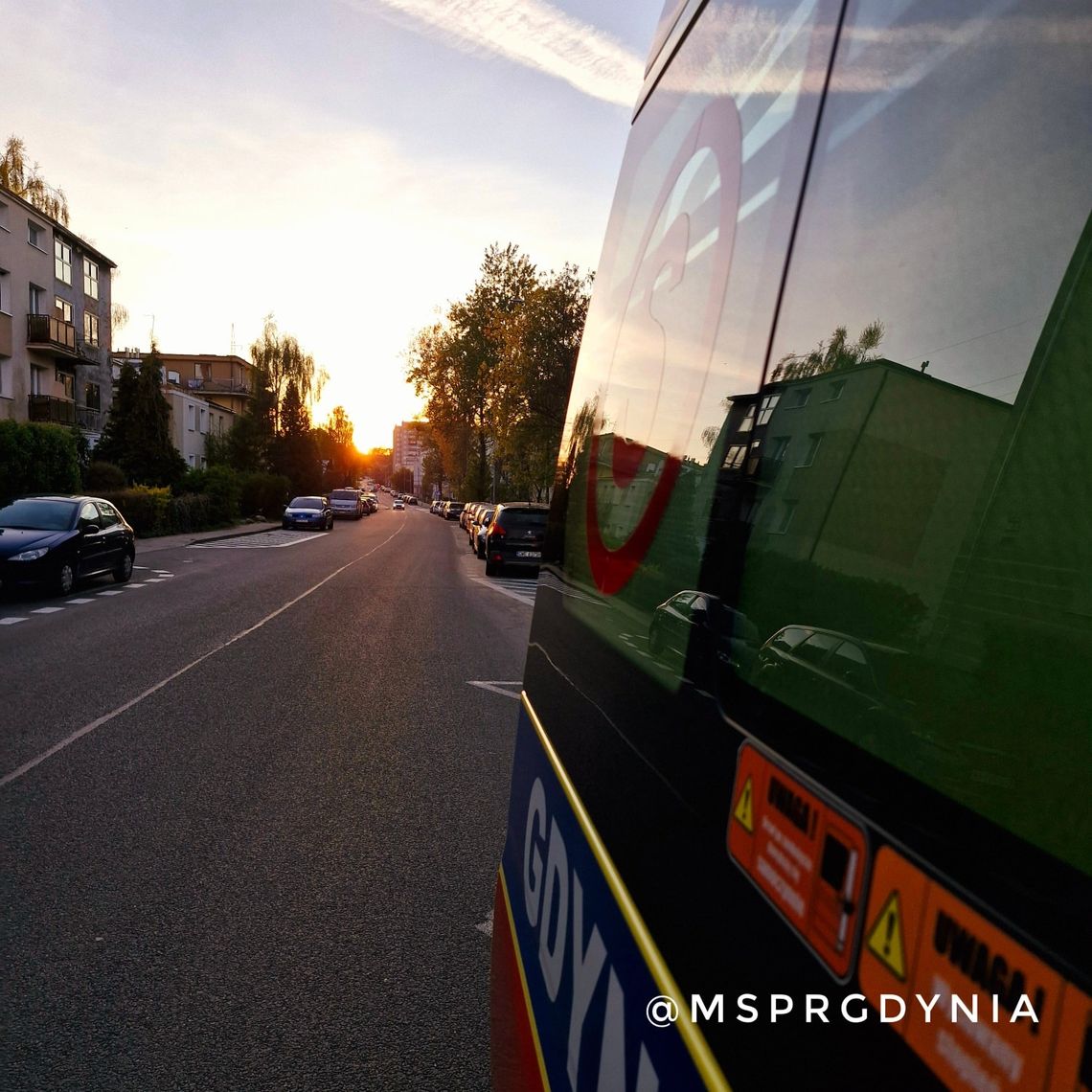 Gdynia: Mężczyzna wpadł do szamba. "Był zanurzony po uszy", ratownicy użyli liny Gdynia: Mężczyzna wpadł do szamba. W stanie hipotermii trafił do szpitala