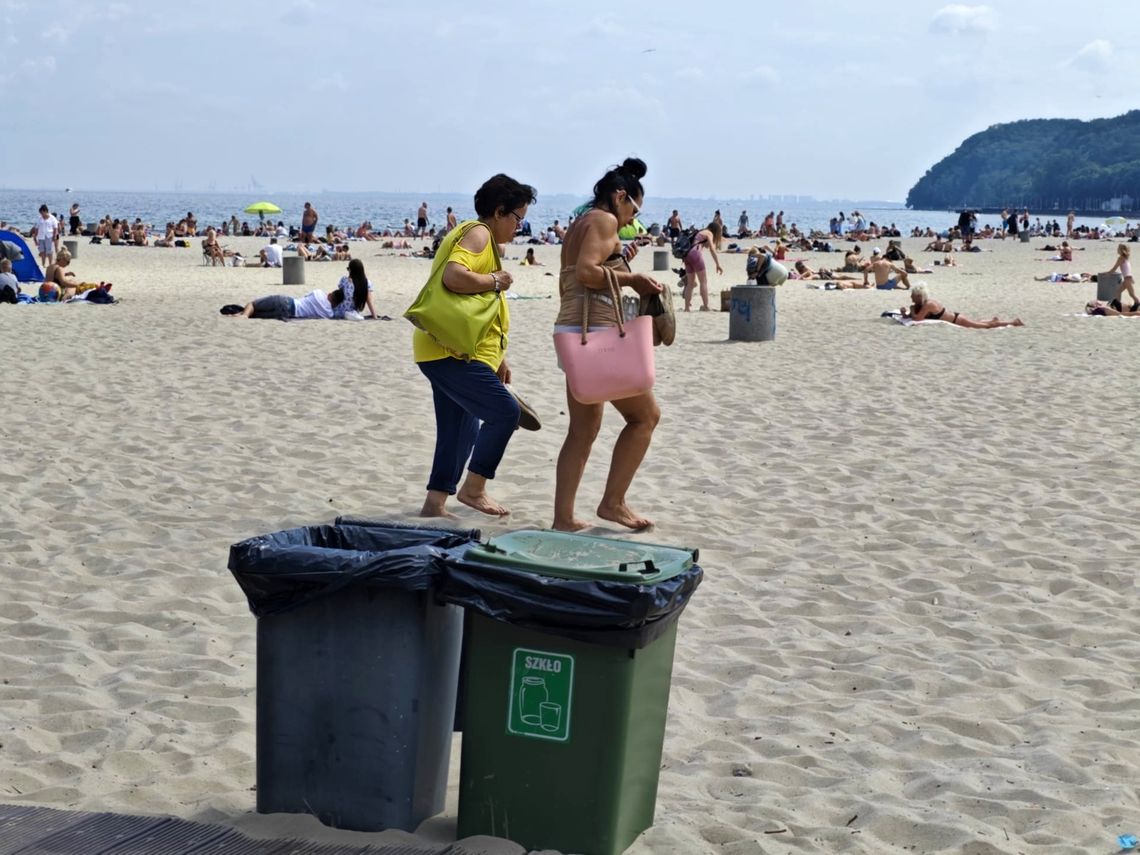 plaża, kosze na śmieci, Gdynia