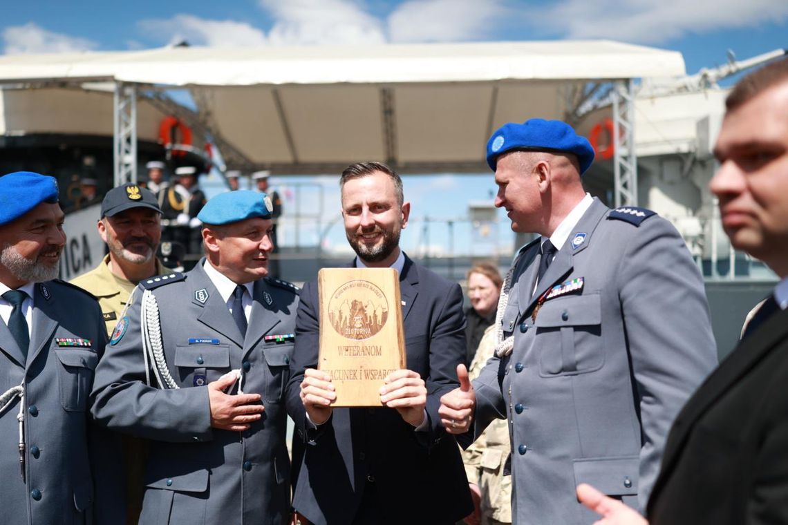 Gdynia: Tłumy na obchodach Dnia Weterana. MON obiecuje ustawę dla weteranów