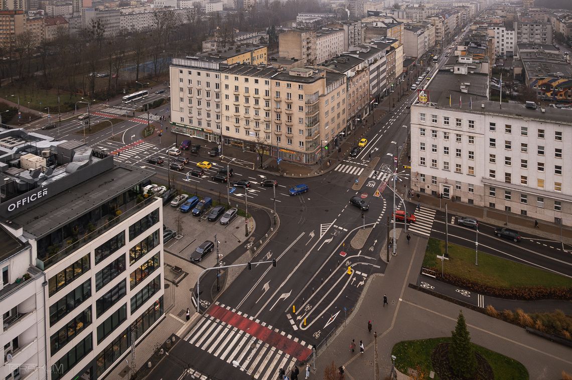 kontrowersyjne skrzyżowanie u zbiegu ulicy Świętojańskiej i alei Piłsudskiego, Gdynia