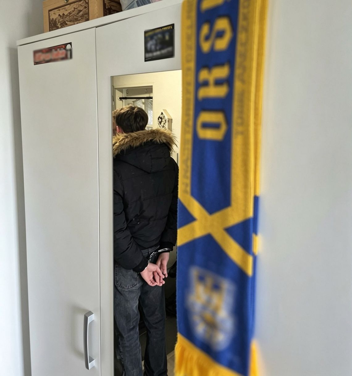 Zaatakowali 15-latka i zerwali z niego klubową koszulkę. Pięć osób zatrzymanych Gdynia: Zaatakowali 15-latka i zerwali z niego klubową koszulkę