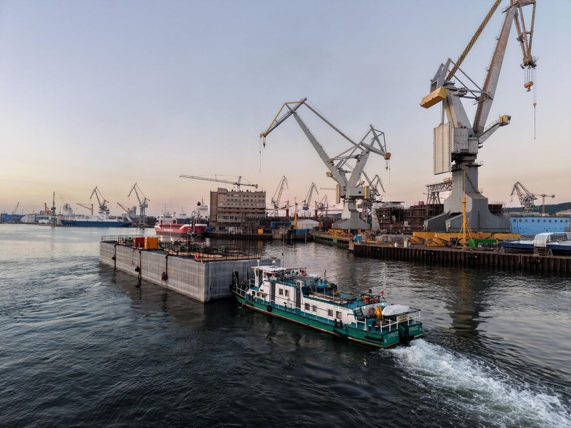 Ma 50 metrów długości i waży tysiące ton. W Porcie Gdynia rusza budowa falochronów Ma 50 metrów długości i waży tysiące ton. W Porcie Gdynia rusza budowa falochronów