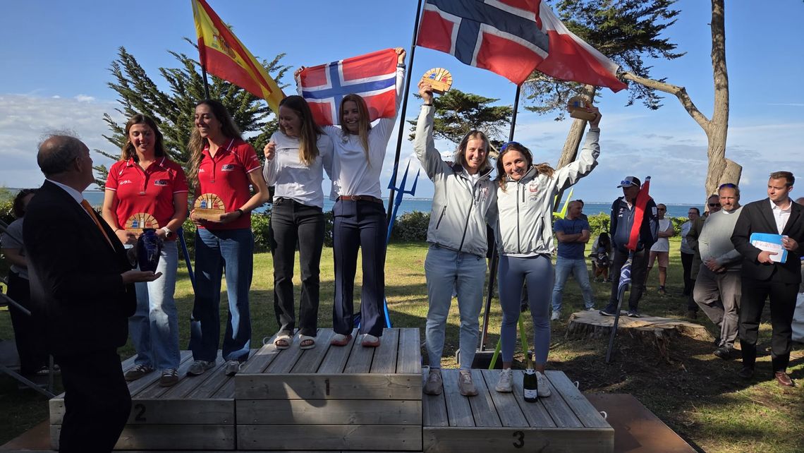 Gdynianka z medalem mistrzostw świata. Aleksandra Melzacka na podium w klasie 49erFX