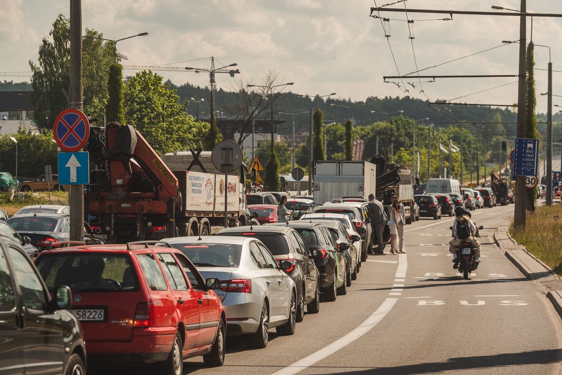 Gdyńscy (bez)radni. Prędzej dojdę, niż dojadę, czyli o co chodzi  z korkami w Gdyni